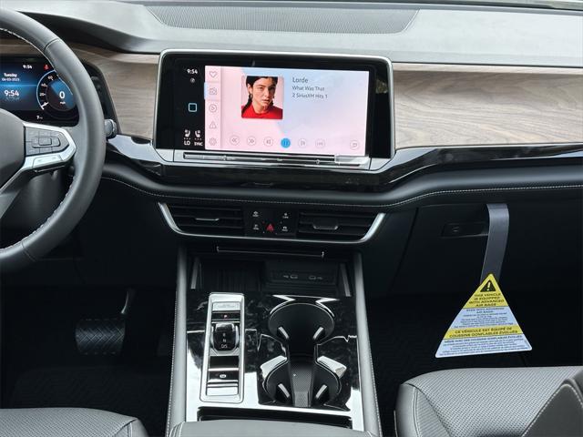 new 2025 Volkswagen Atlas car, priced at $43,766