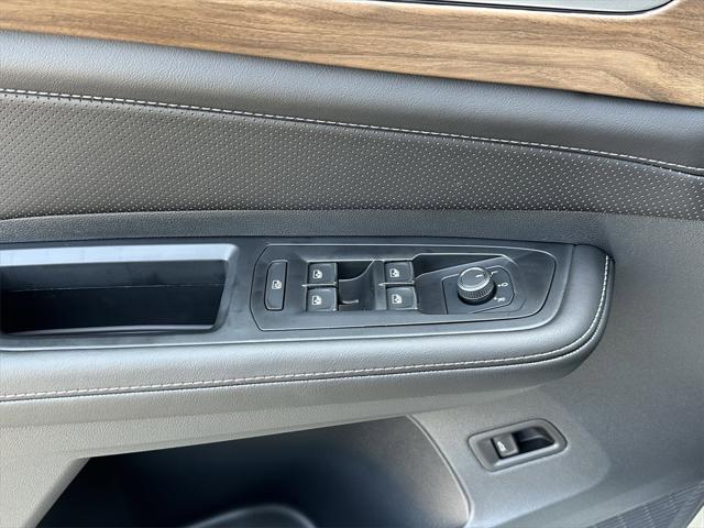 new 2025 Volkswagen Atlas car, priced at $43,766