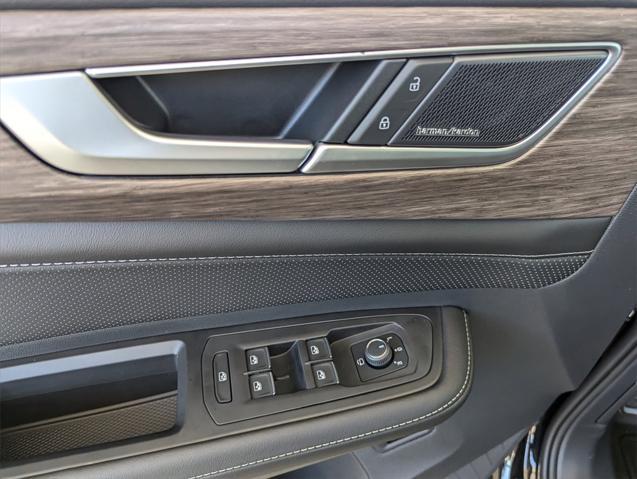 new 2025 Volkswagen Atlas car, priced at $55,810