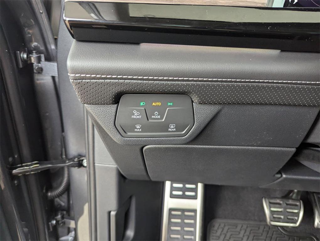 new 2025 Volkswagen Atlas car, priced at $52,636