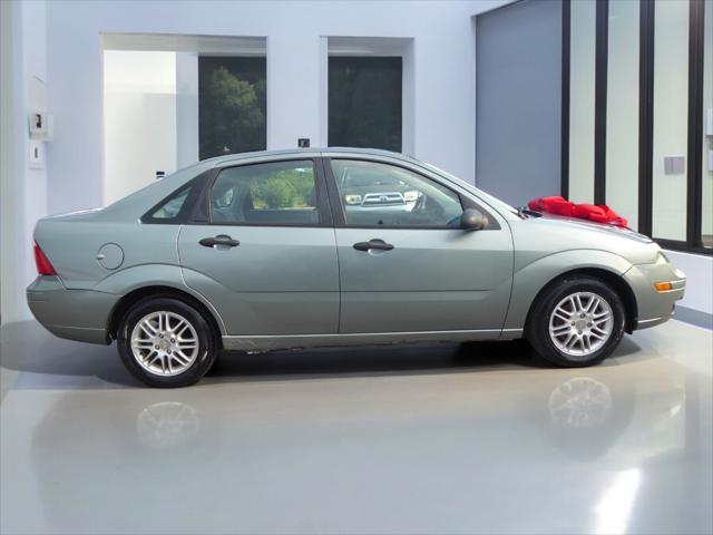 used 2005 Ford Focus car, priced at $2,995