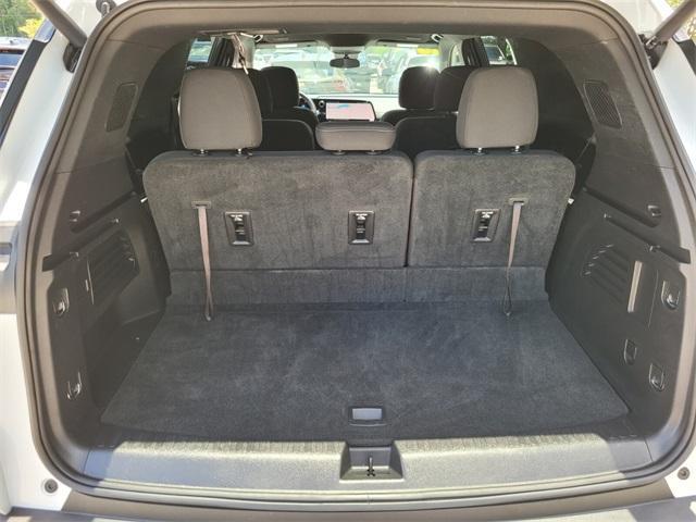 used 2025 Chevrolet Traverse car, priced at $39,900