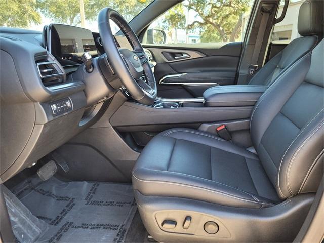 used 2025 Chevrolet Traverse car, priced at $38,900