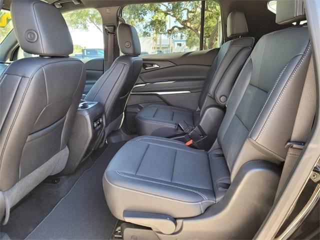 used 2025 Chevrolet Traverse car, priced at $38,900