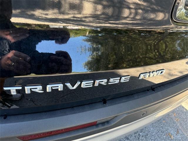 used 2025 Chevrolet Traverse car, priced at $39,900