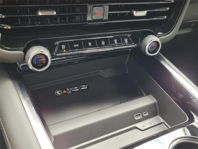 new 2025 Chevrolet Suburban car, priced at $80,384