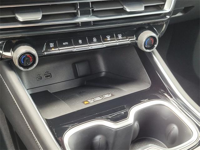 new 2026 Chevrolet Traverse car, priced at $43,598