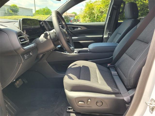new 2025 Chevrolet Traverse car, priced at $42,535