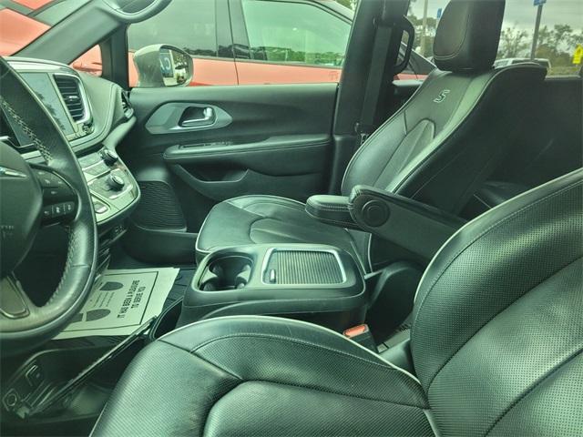 used 2020 Chrysler Pacifica Hybrid car, priced at $27,700