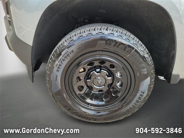 used 2025 Chevrolet Colorado car, priced at $31,900