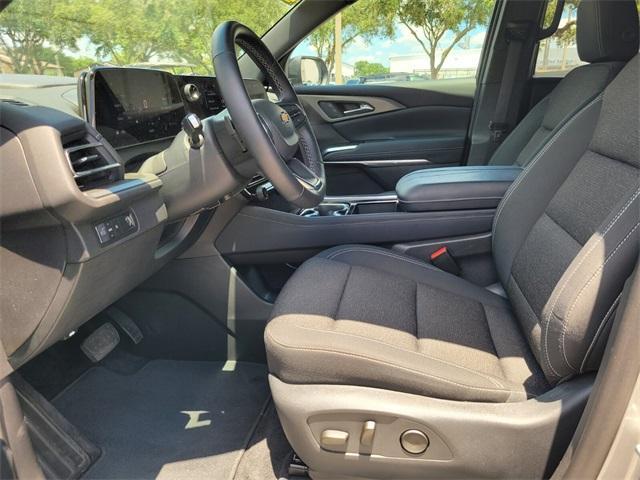 used 2025 Chevrolet Traverse car, priced at $38,400