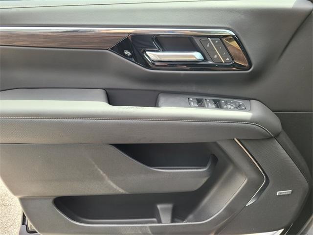 new 2025 Chevrolet Suburban car, priced at $75,643
