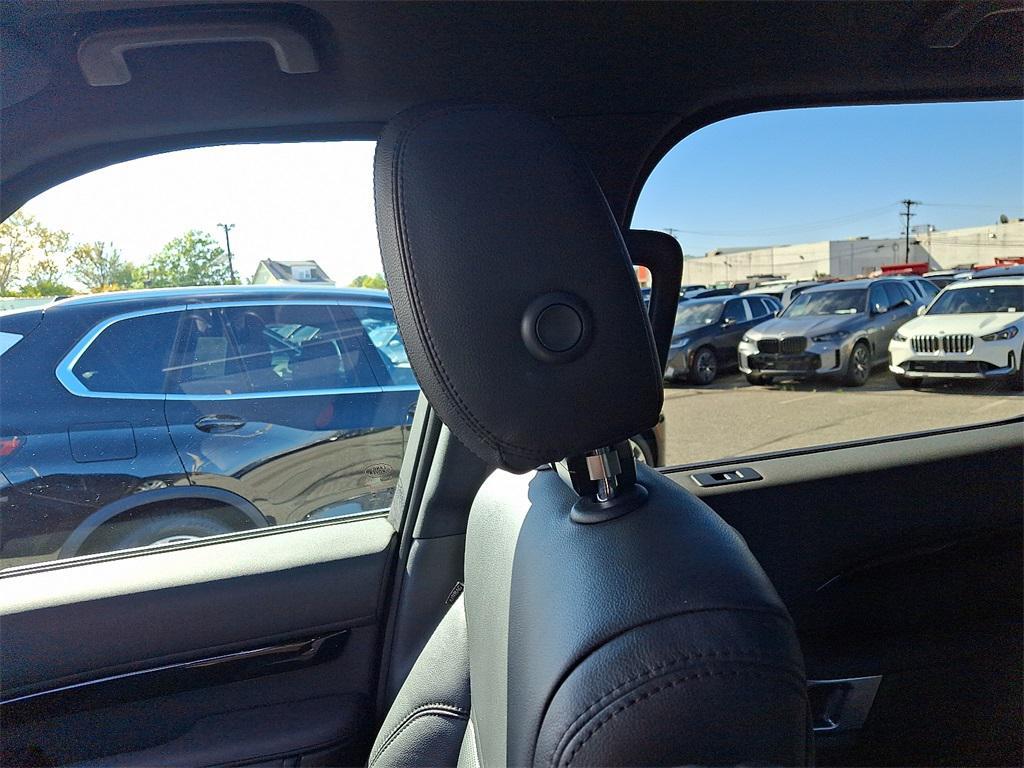 used 2018 Land Rover Discovery car, priced at $23,795