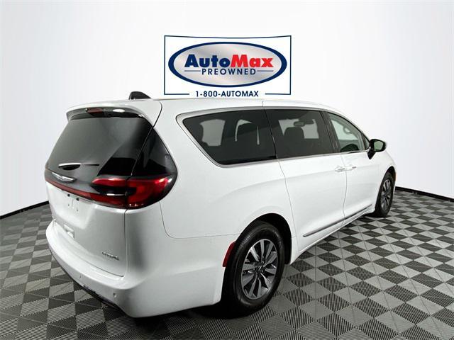 used 2023 Chrysler Pacifica Hybrid car, priced at $32,000