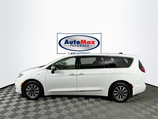 used 2023 Chrysler Pacifica Hybrid car, priced at $32,000