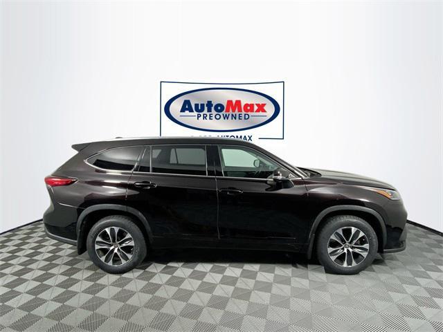 used 2021 Toyota Highlander car, priced at $32,001