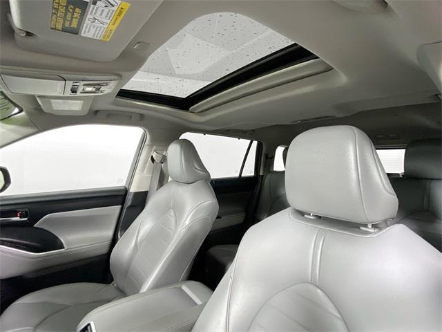 used 2021 Toyota Highlander car, priced at $32,001