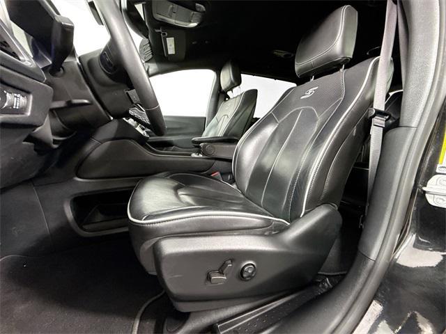 used 2021 Chrysler Pacifica Hybrid car, priced at $28,000