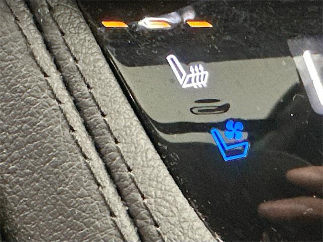 used 2022 Cadillac XT6 car, priced at $38,000