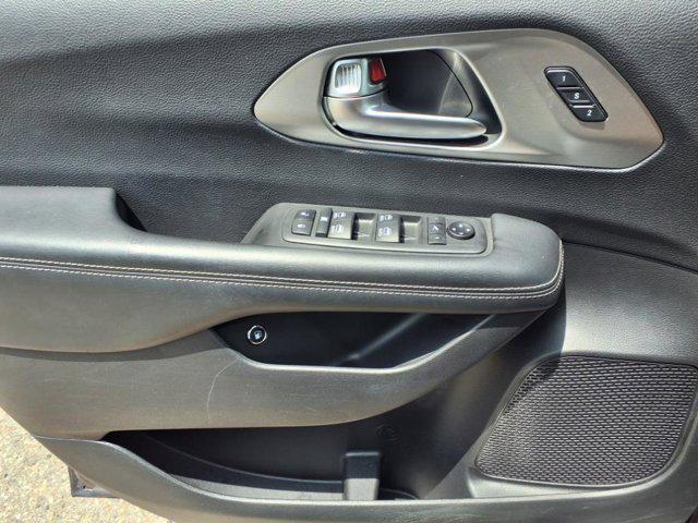 used 2021 Chrysler Pacifica Hybrid car, priced at $23,991