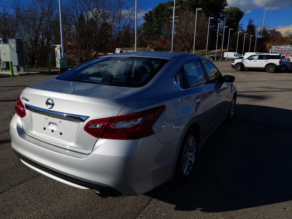 new 2018 Nissan Altima car