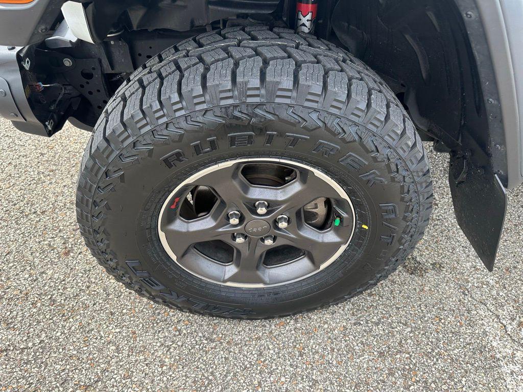 used 2021 Jeep Gladiator car, priced at $35,516