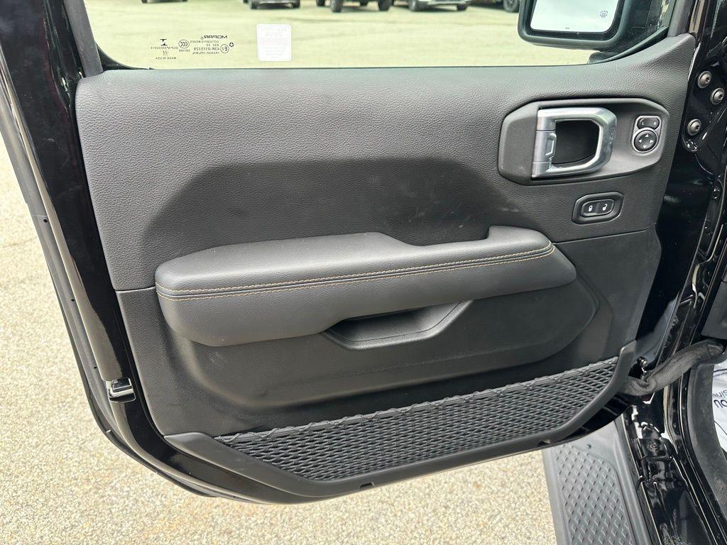 used 2022 Jeep Gladiator car, priced at $40,114