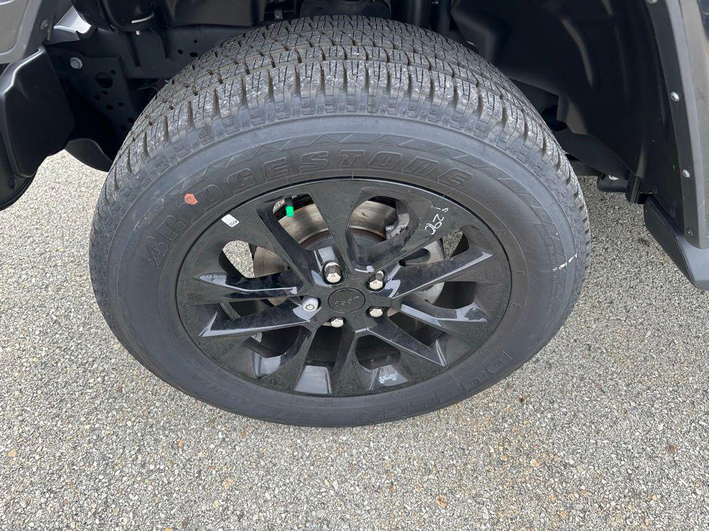 used 2022 Jeep Gladiator car, priced at $40,114