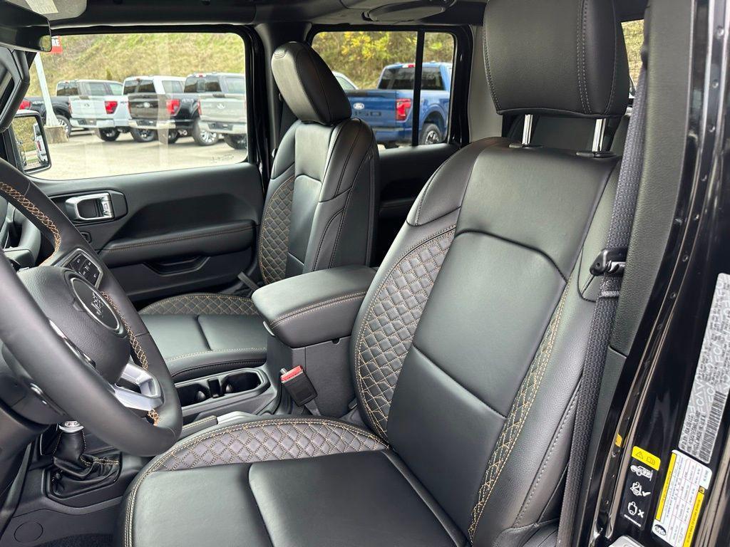 used 2022 Jeep Gladiator car, priced at $40,114