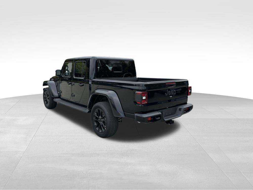 used 2022 Jeep Gladiator car, priced at $40,114