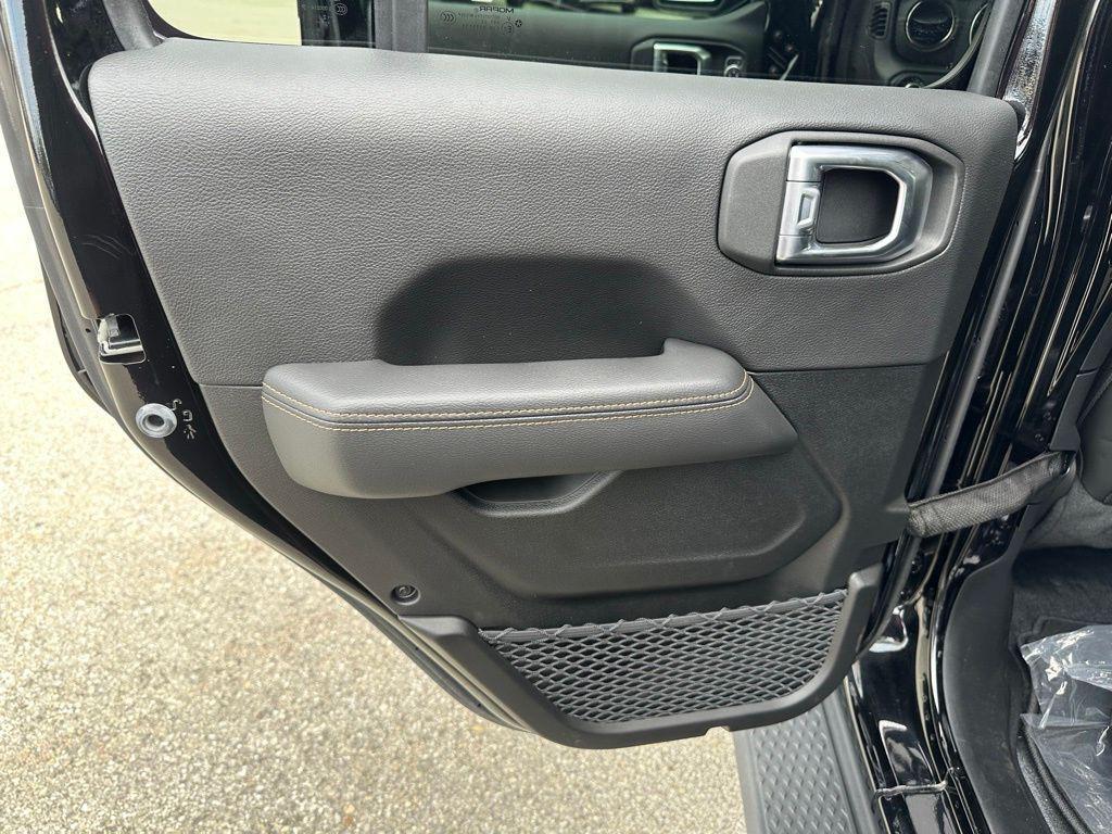 used 2022 Jeep Gladiator car, priced at $40,114