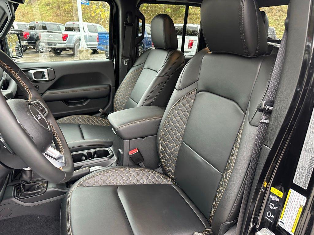 used 2022 Jeep Gladiator car, priced at $40,114