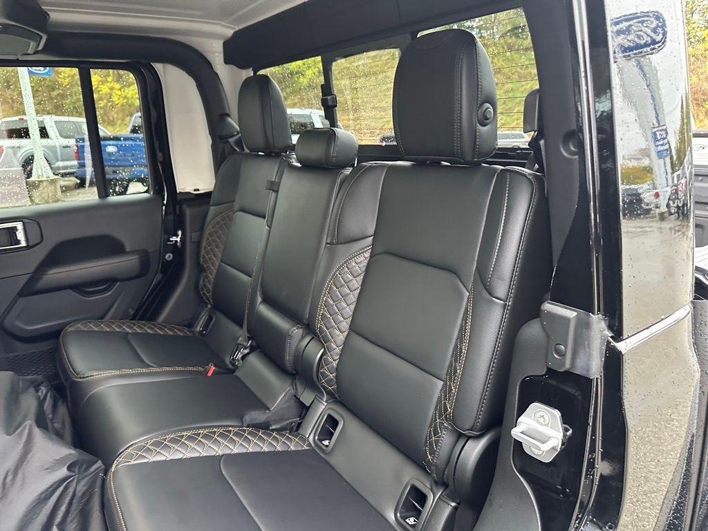 used 2022 Jeep Gladiator car, priced at $40,114