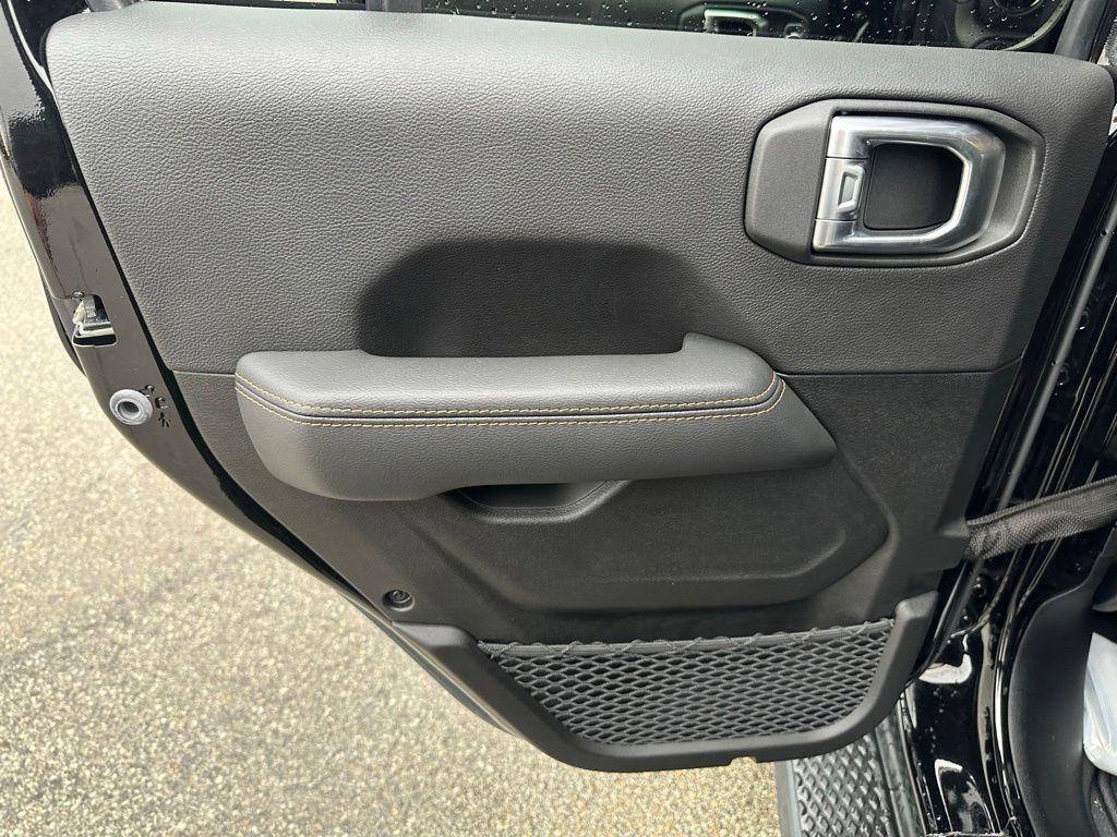 used 2022 Jeep Gladiator car, priced at $40,114