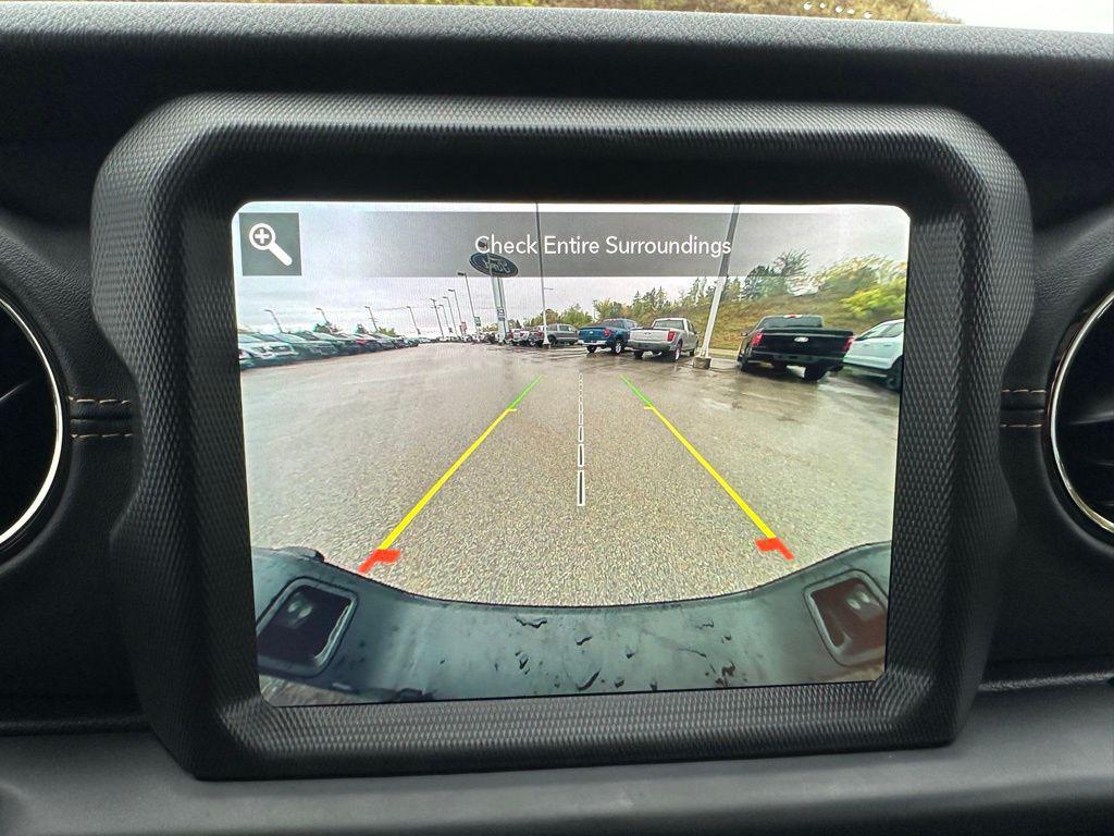 used 2022 Jeep Gladiator car, priced at $40,114