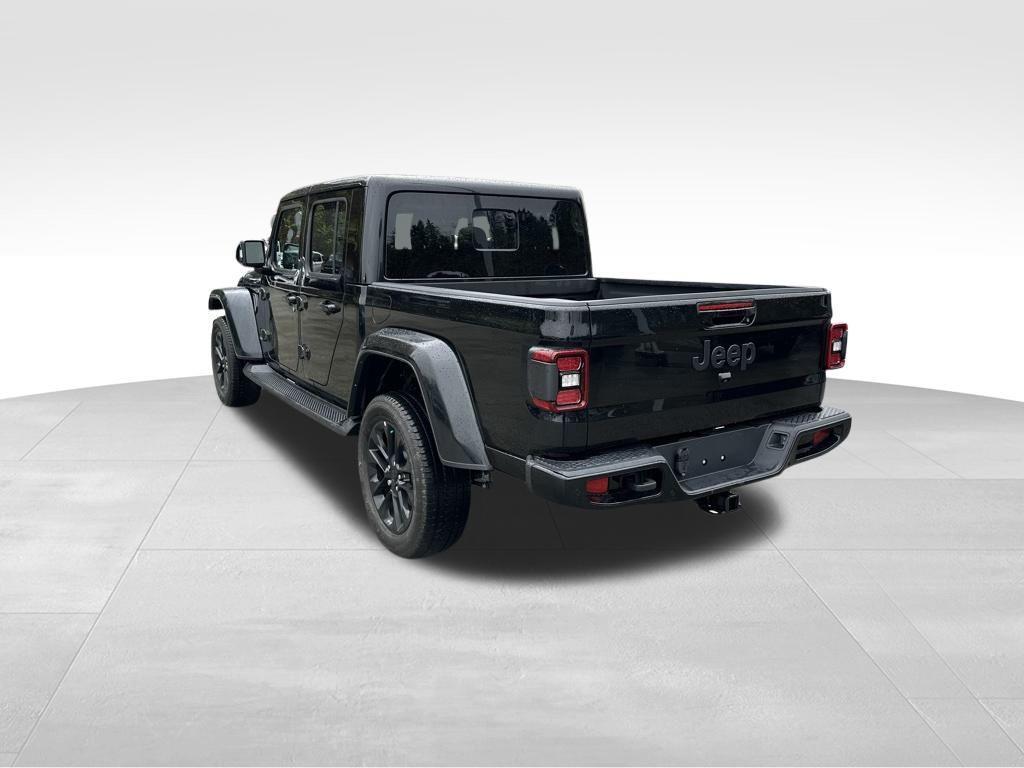 used 2022 Jeep Gladiator car, priced at $40,114
