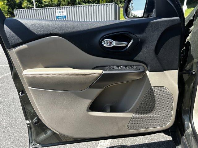 used 2019 Jeep Cherokee car, priced at $14,499