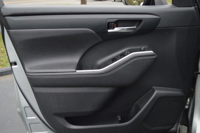 used 2020 Toyota Highlander car, priced at $25,619