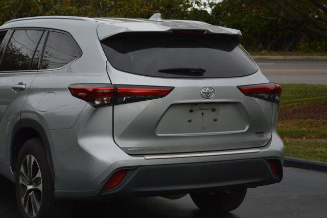 used 2020 Toyota Highlander car, priced at $25,619