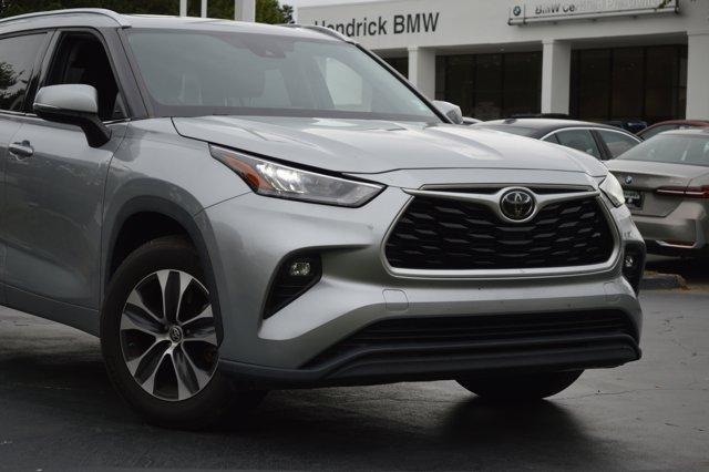 used 2020 Toyota Highlander car, priced at $25,619