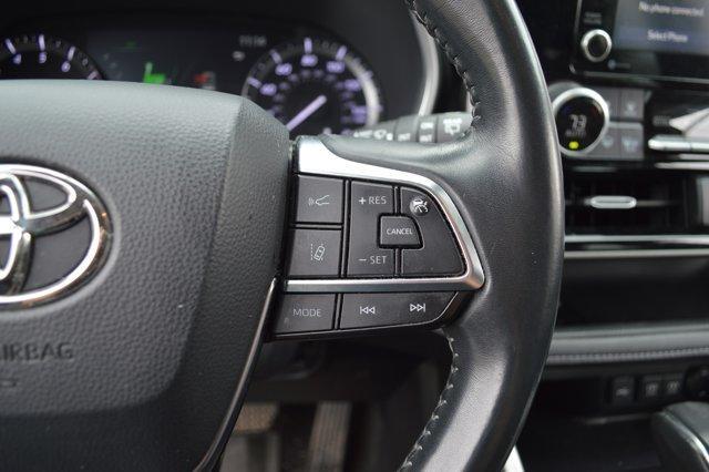 used 2020 Toyota Highlander car, priced at $25,619