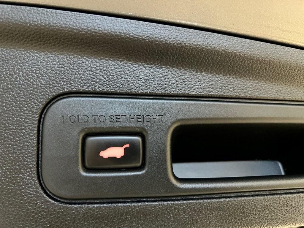 used 2022 Acura MDX car, priced at $38,500