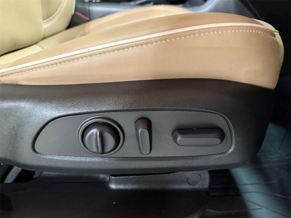 used 2023 Chevrolet Traverse car, priced at $31,300