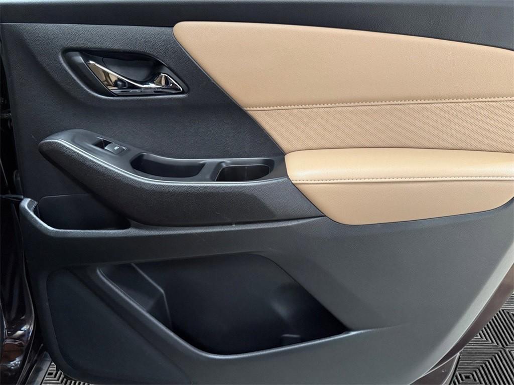 used 2023 Chevrolet Traverse car, priced at $31,300