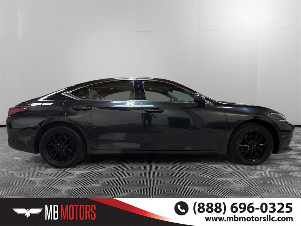 used 2024 Lexus ES 300h car, priced at $40,500