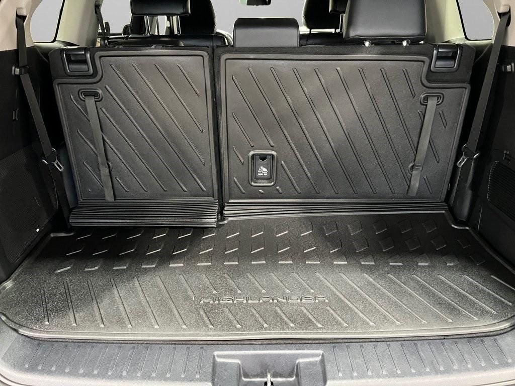 used 2020 Toyota Highlander Hybrid car, priced at $39,995