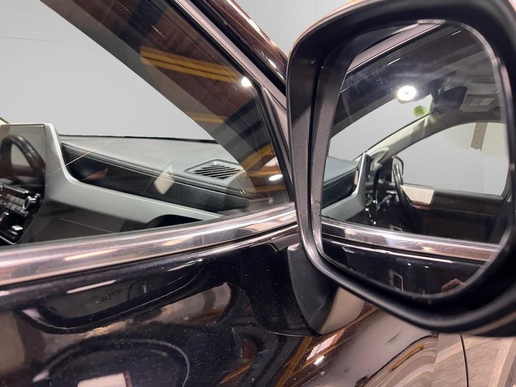 used 2020 Toyota Highlander Hybrid car, priced at $39,995