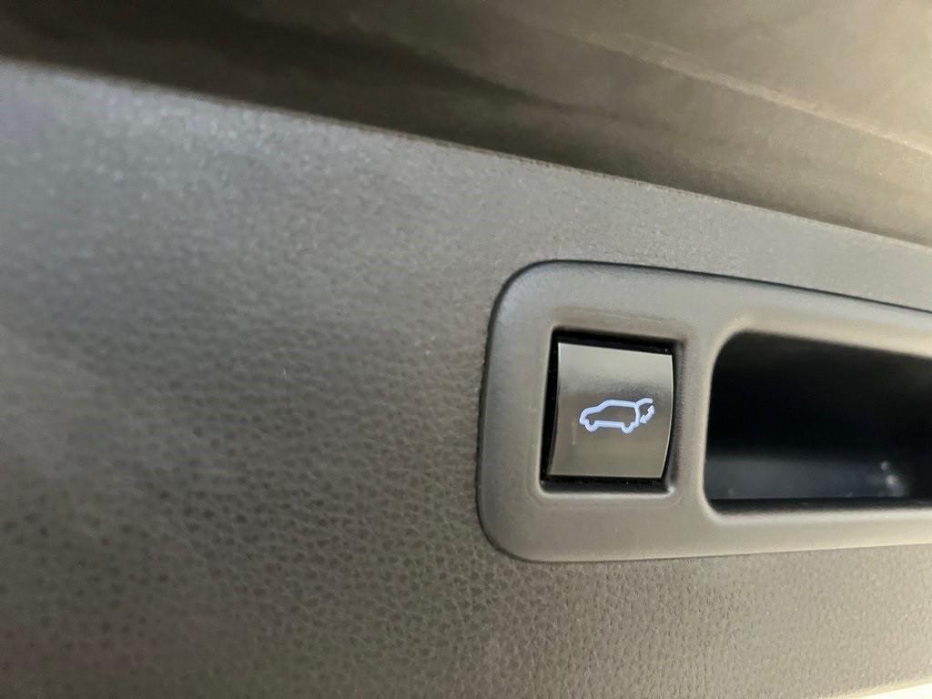 used 2020 Toyota Highlander Hybrid car, priced at $39,995