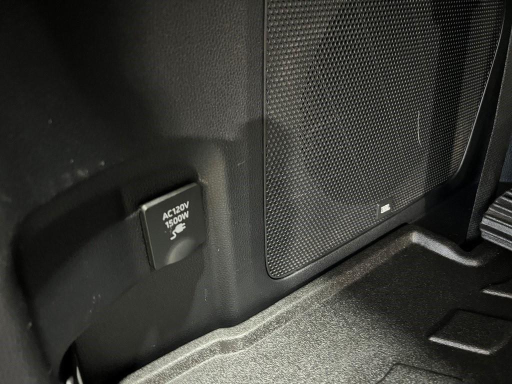 used 2020 Toyota Highlander Hybrid car, priced at $39,995