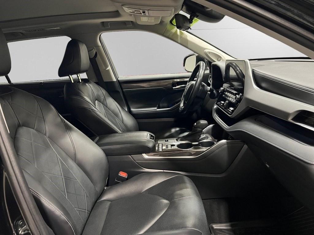 used 2020 Toyota Highlander Hybrid car, priced at $39,995